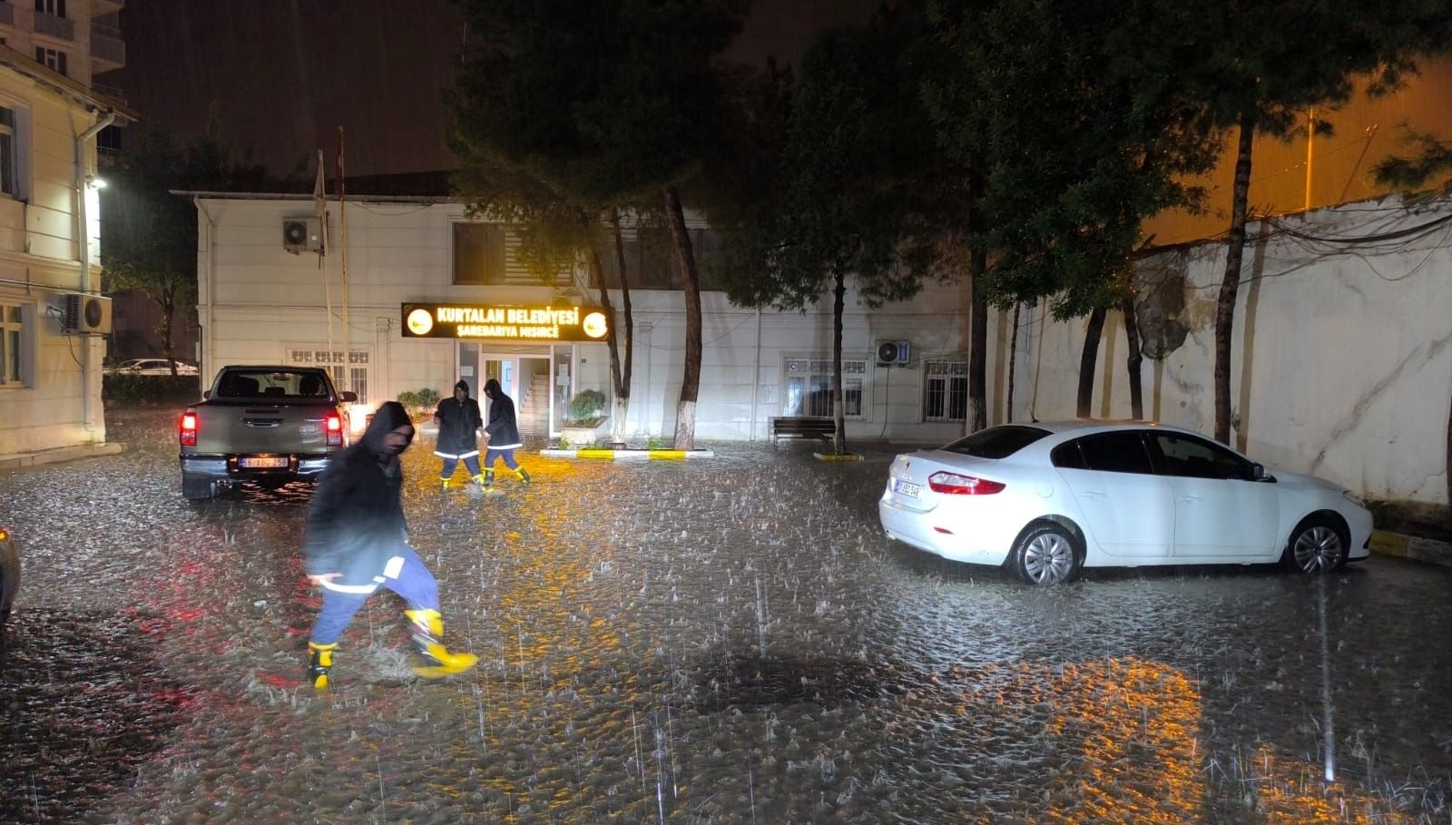 Siirt’i sağanak vurdu
