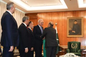 tbmm baskani numan kurtulmus pakistanda uclu parlamento toplantisina katildi tx5UKkCE.jpg